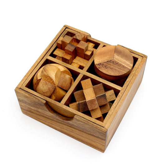 4 Games in a Wooden Box Set 2 - Image 3