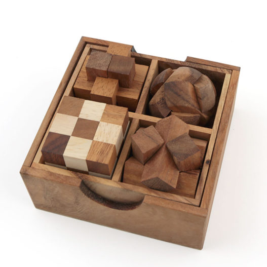4 Games in a Wooden Box Set 3 - Image 3